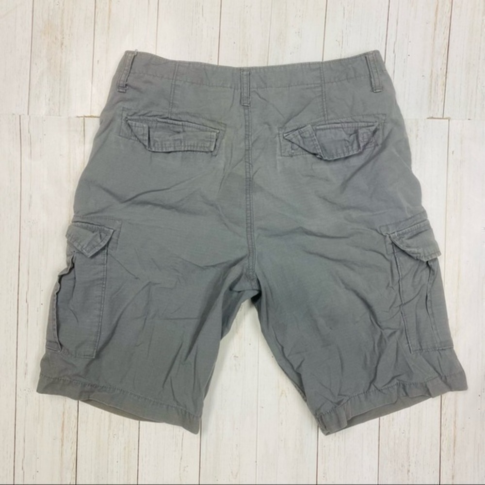 Old Navy Men’s Gray Cotton Cargo Shorts, 9” - Picture 4 of 8
